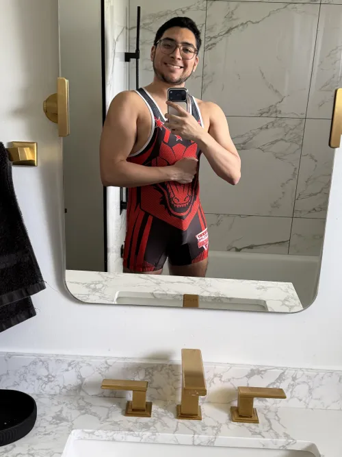 Pin me down by Gayymerboi15