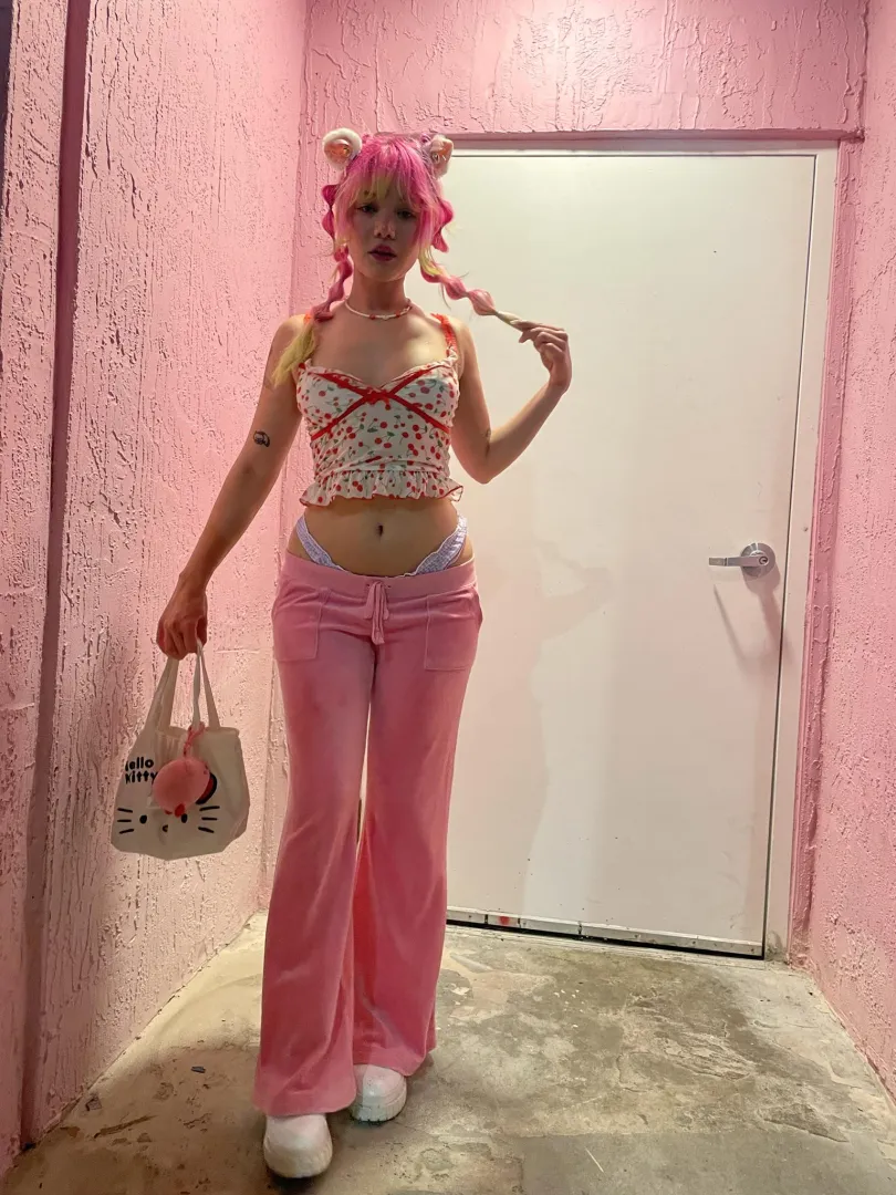 Pink and ready for tonight posted by ginigini-bae