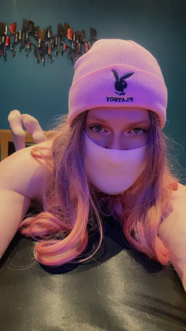 Pink makes me feel cute  posted by Fenris616