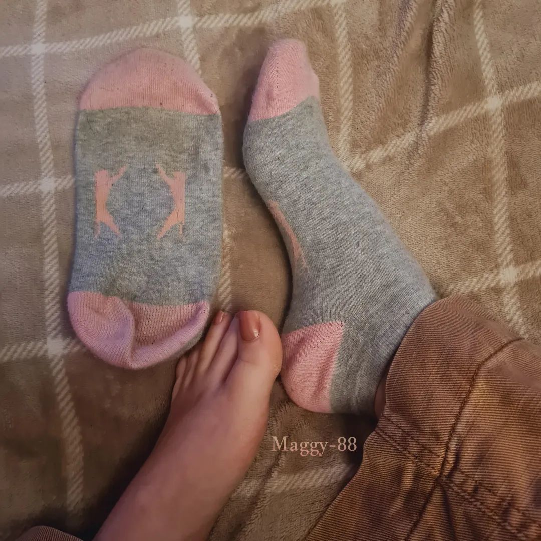 Pink toes posted by maggy-88