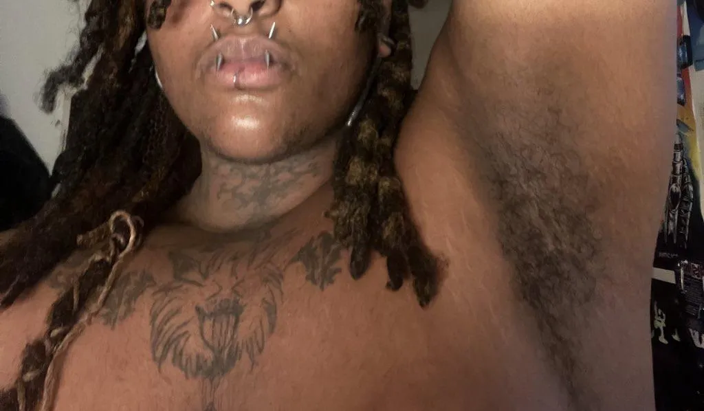 pits & fangs. fresh after a workout. I haven’t worn deodorant since 2018 posted by c0rs000