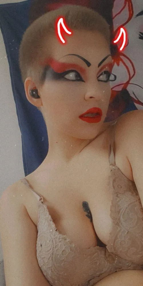 Pittsburgh Slut looking to sext and see where it goes from there by DaddysLilWhore26