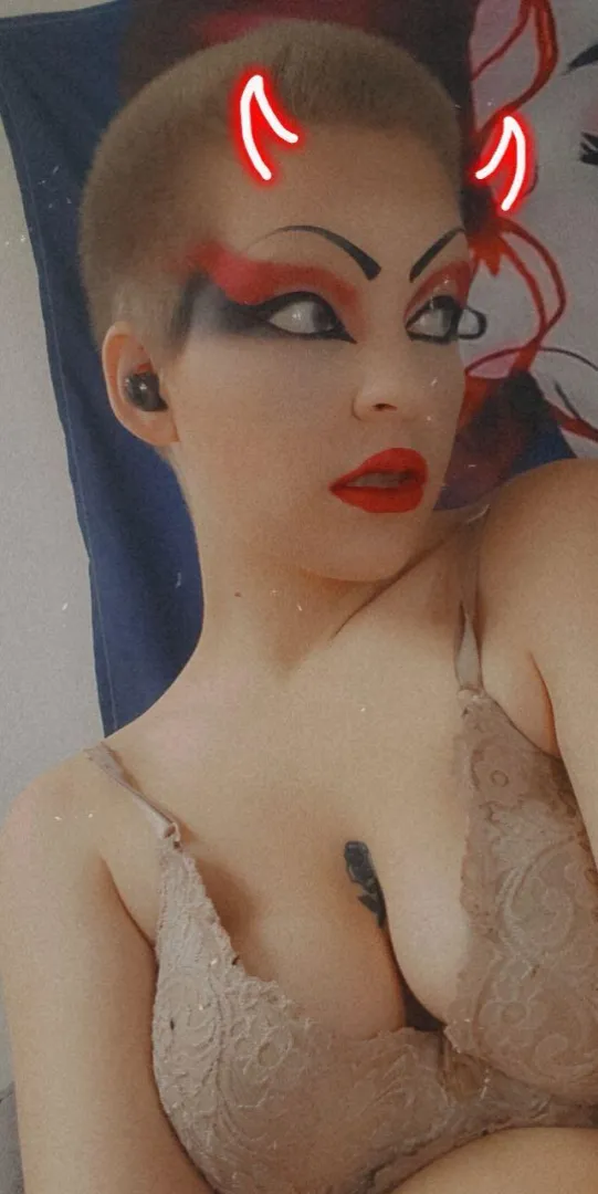 Pittsburgh Slut looking to sext and see where it goes from there posted by DaddysLilWhore26