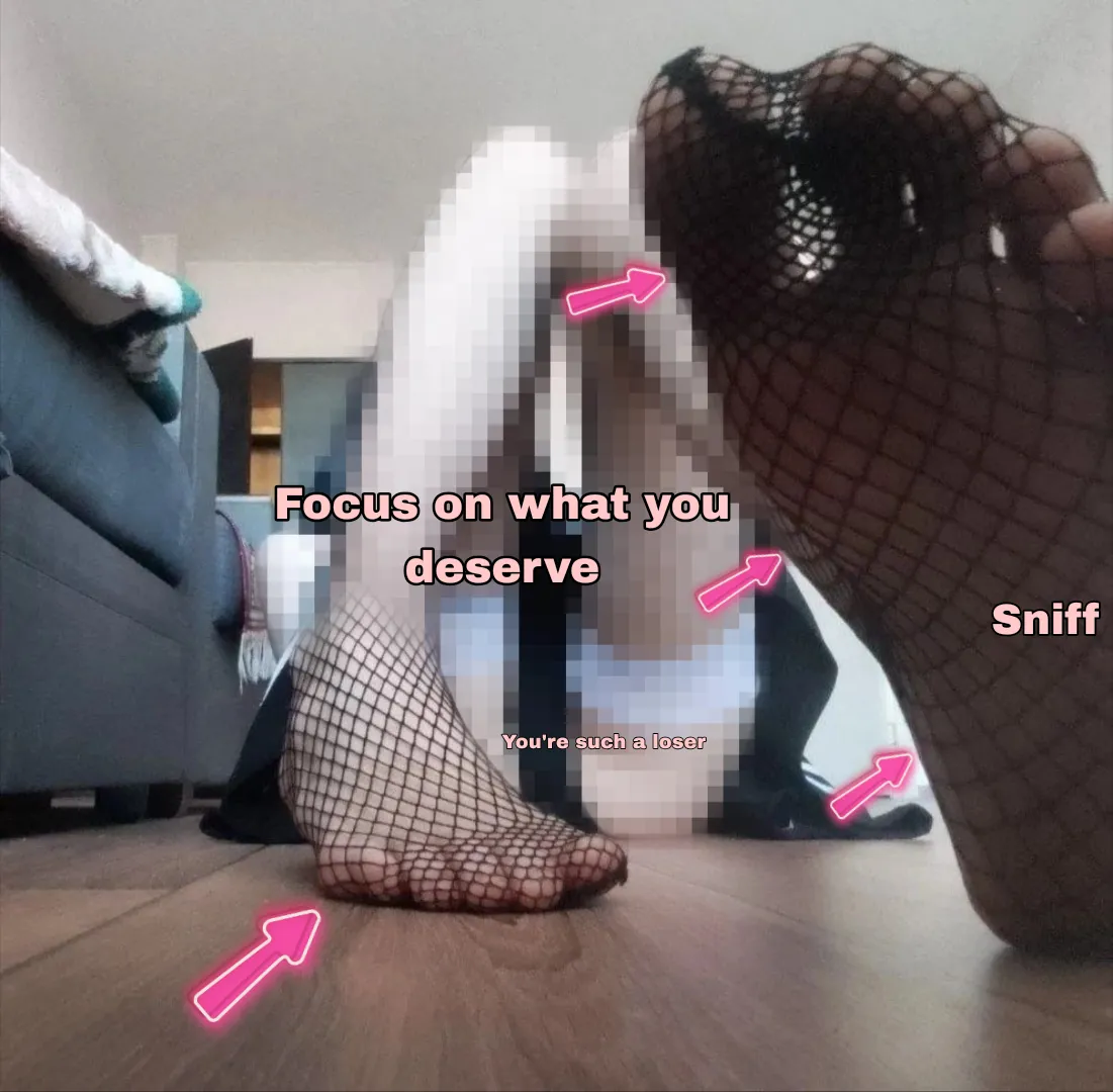 Pixels is all your mushed brain gets. feet stay clear so you can drool and cry about what you’ll never touch  posted by Lilliorange
