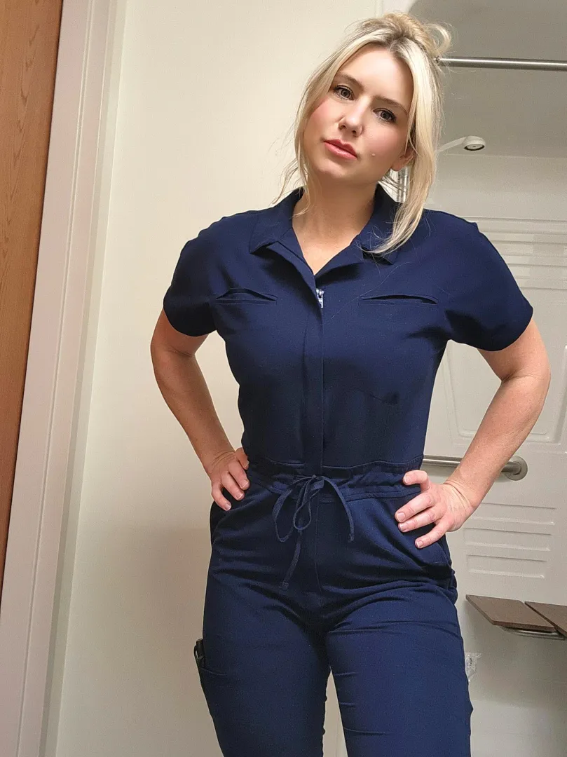 Plain and simple: my pretty face stealing the show. posted by Nurse__Ellie