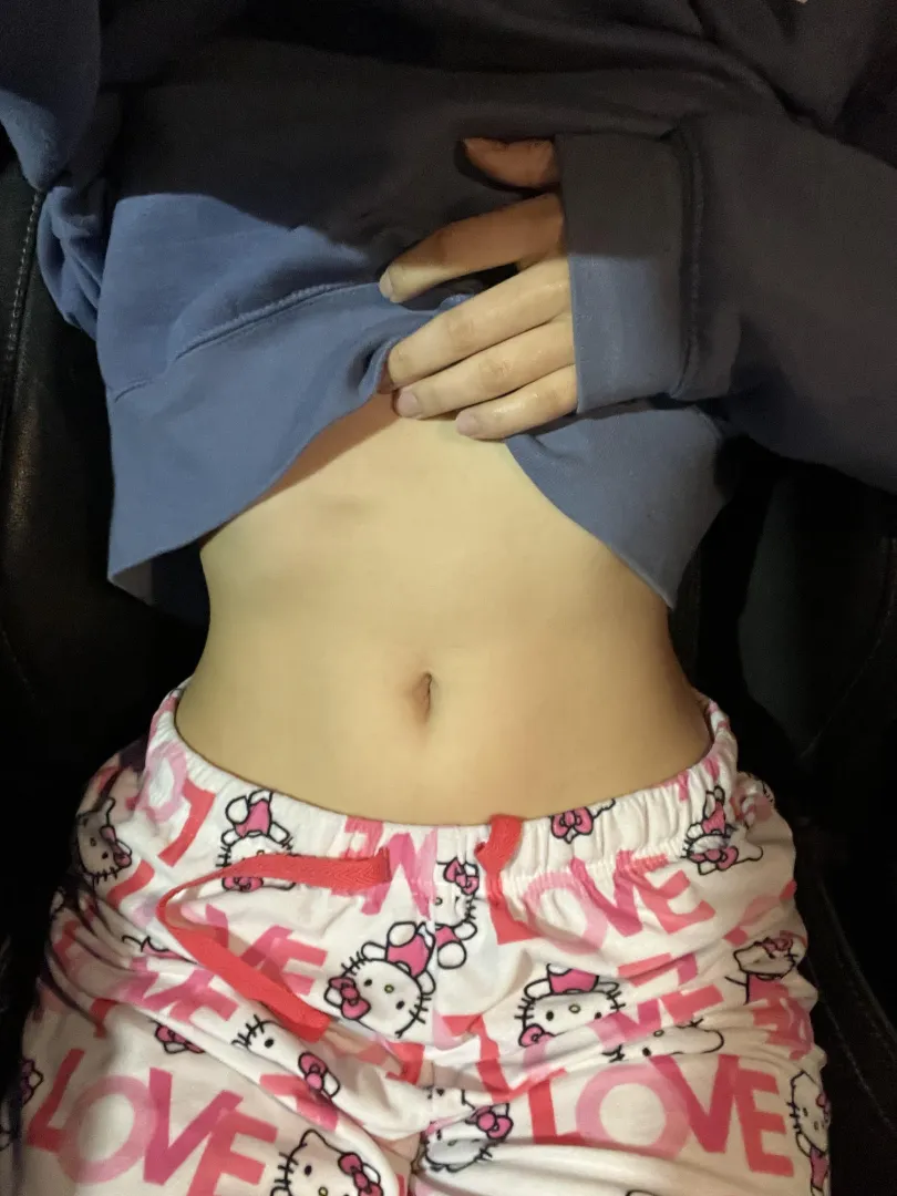 Play with my belly button while I’m in your passenger seat posted by Dreamy_Emi