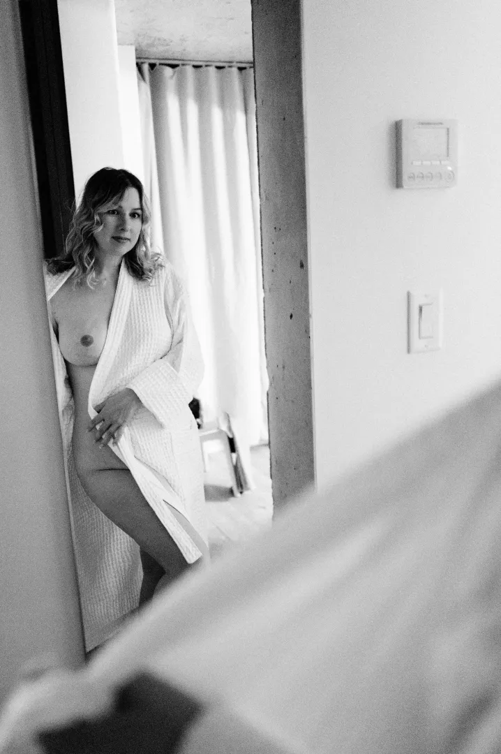 Playing with robe posted by TheVickeeMuse