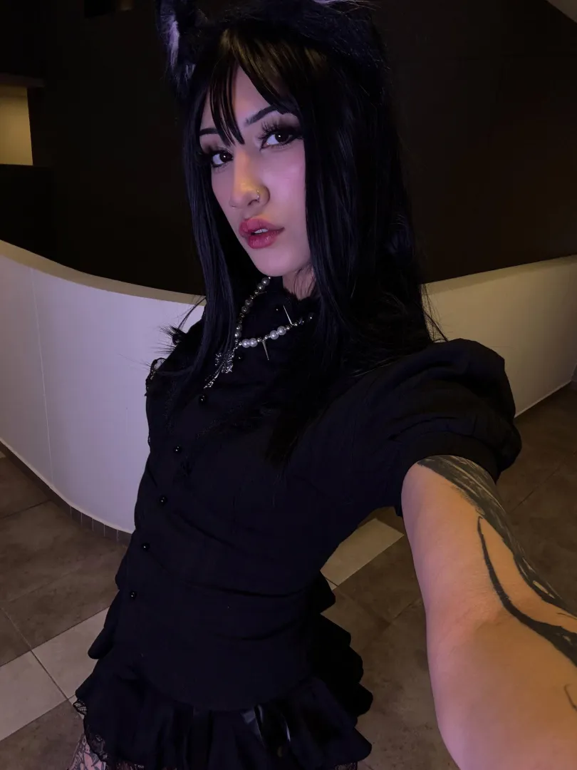 Please pet me right meow, I’m begging on my knees for daddy's hands posted by ThisGentleHour