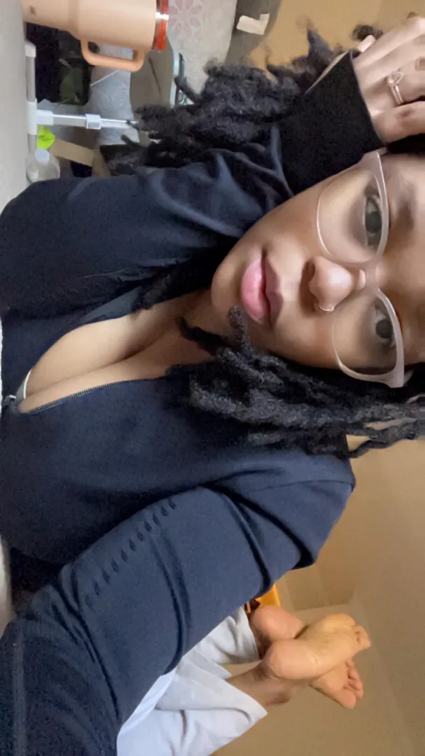 Pleasing me is what you live for posted by GoddessLadyee