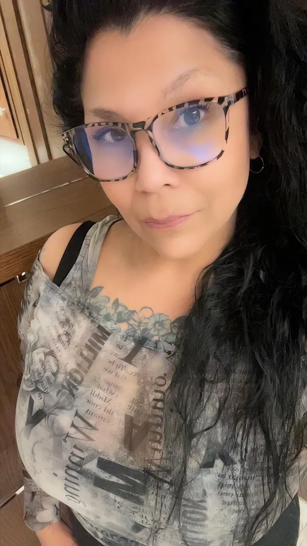 Pleasure Lounge tonight posted by maturelatins70