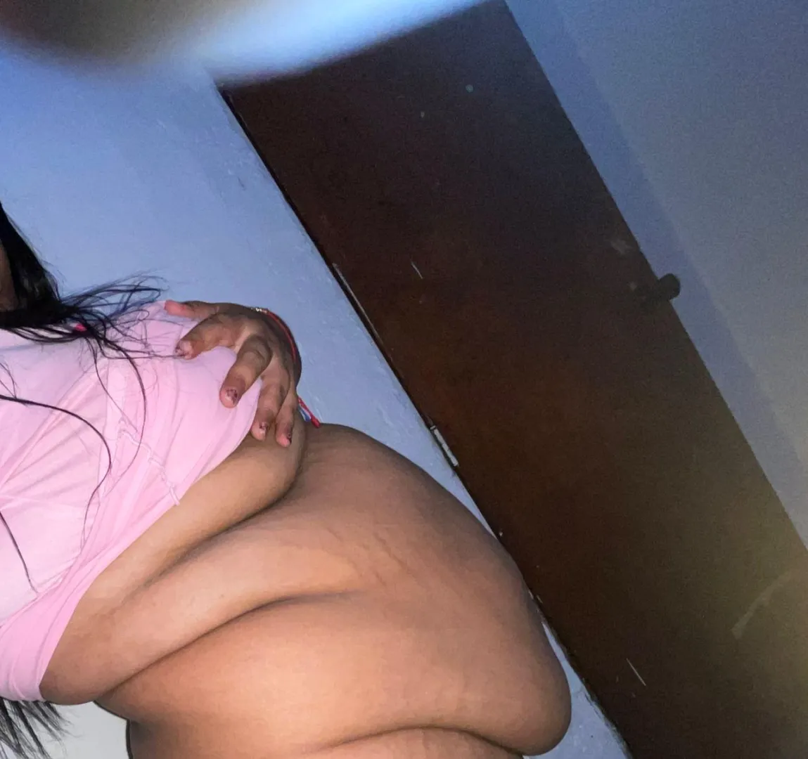 Podria espérarte así en casa❤️‍ posted by ShoeMental4180