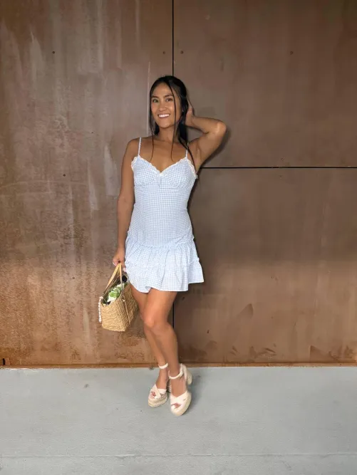 Poised and perfectly aware  by sunshineonlyxo