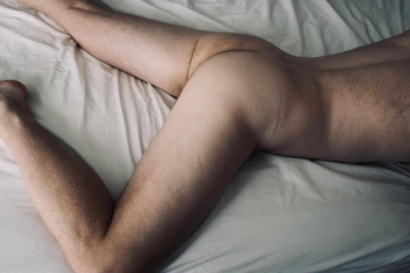 Posing in bed posted by myclassycock