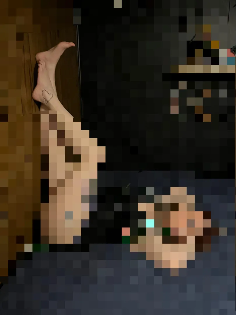 Posing sexy then remembering pathetic gooners only deserve your feet anyways posted by bbVaporeon