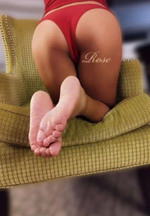 Pour les amateurs de rouge… ou de pieds by Free_Rose_