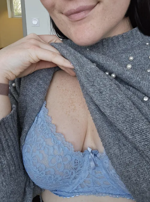 Pour vous souhaiter un bon jeudi seins  by plaisirscandau