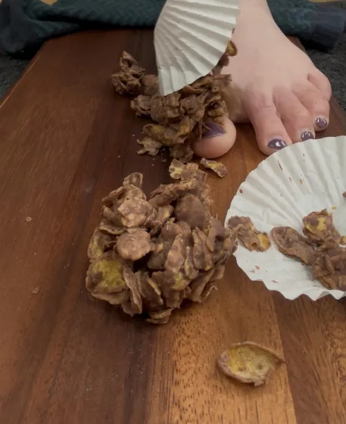 POV you made cornflake cakes with Mommy… by Gentle_Melons