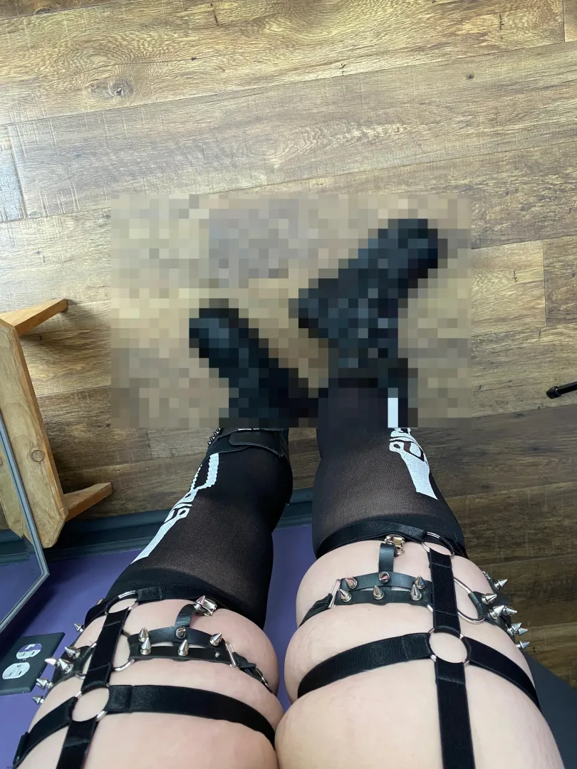 POV you’re a female beta who can’t even see her own boots when she looks down posted by Blue-Haze-Babe