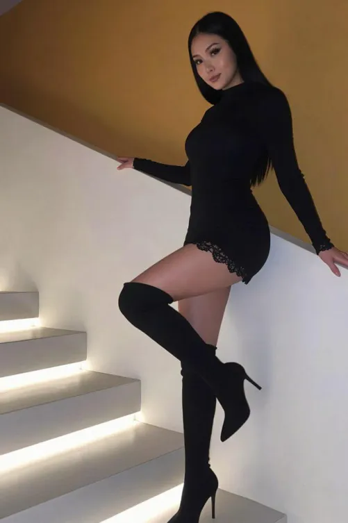 Power looks better in heels by Elysia_Crow