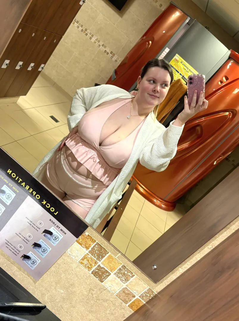 Pregnancy gave me an insane rack ngl posted by Lustful_Luna89