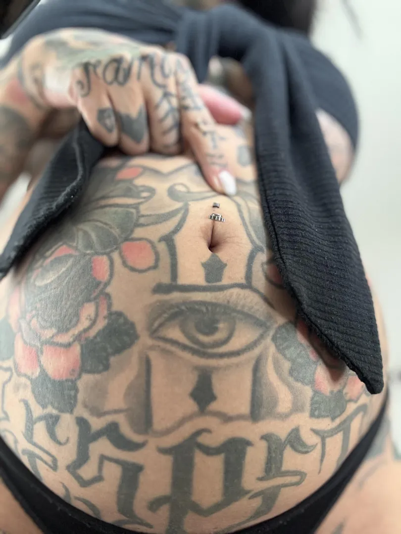 Pregnant bellybuttonnn posted by mummymorgana