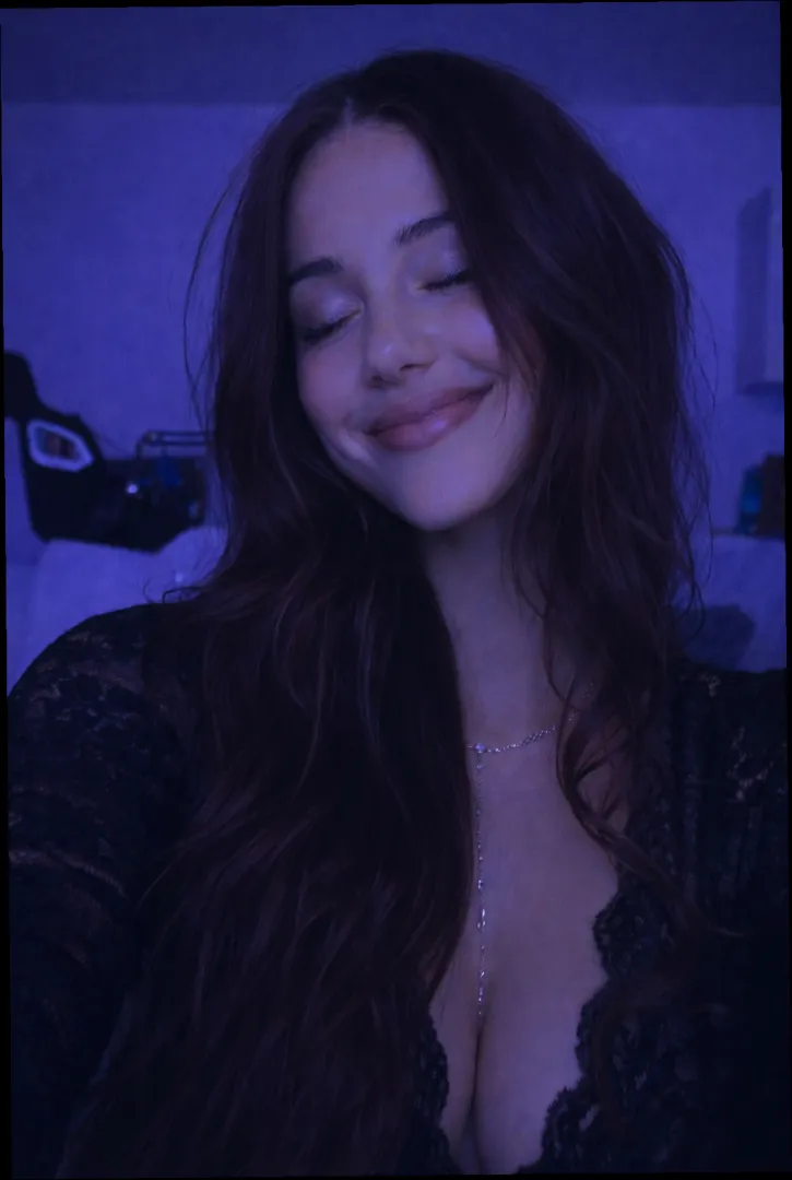 Pretty face to cum on posted by SpicyBootyBabe1