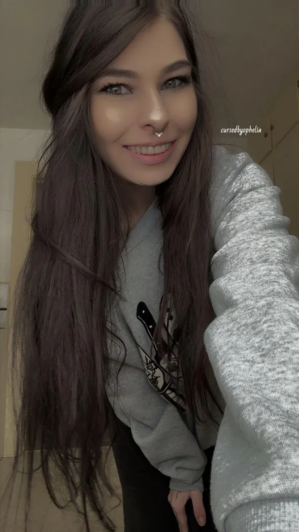 Pretty girls deserve pretty things. ✨ Send posted by GoddessOpheliaRose