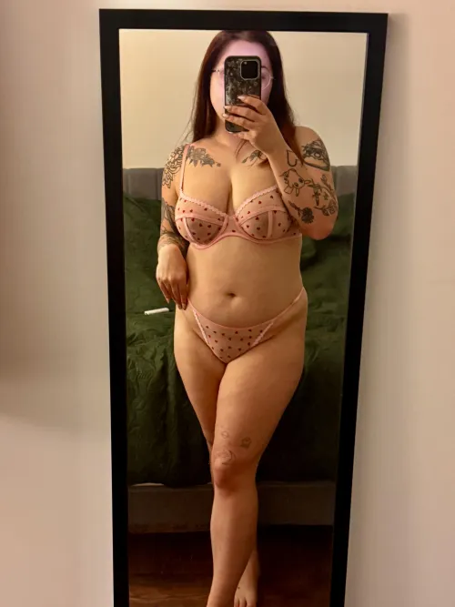 Pretty in pink x by LilSophiax