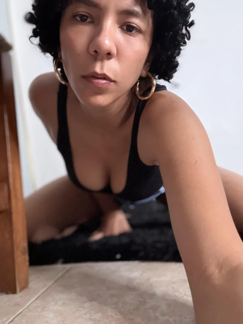 pretty little mouth for you posted by adricurly