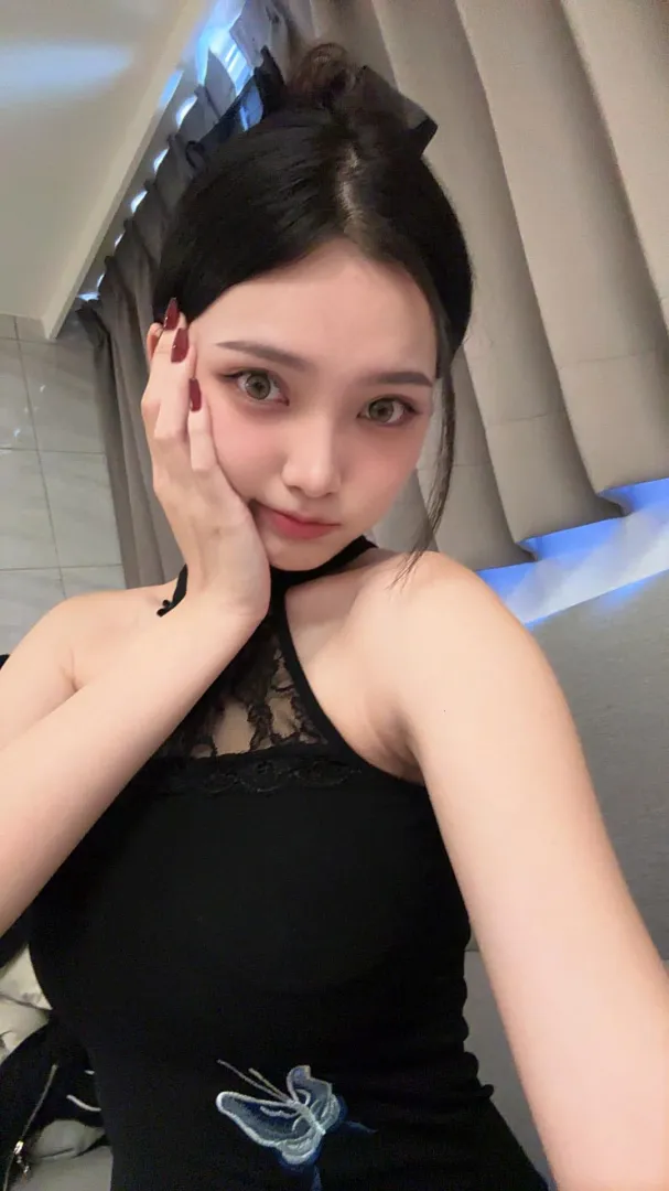 Pretty nails, pretty face posted by Pretty-Face4626