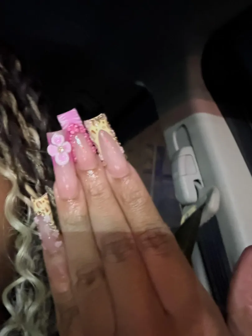 Pretty nails pretty woman <3 posted by urgodaaliyah