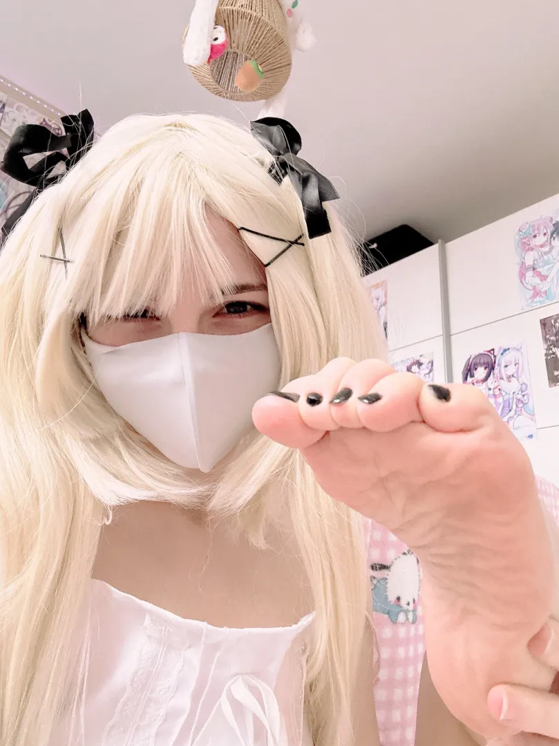 Pretty pale wrinkles and pretty pink lips, choose both posted by BlushUnderTow