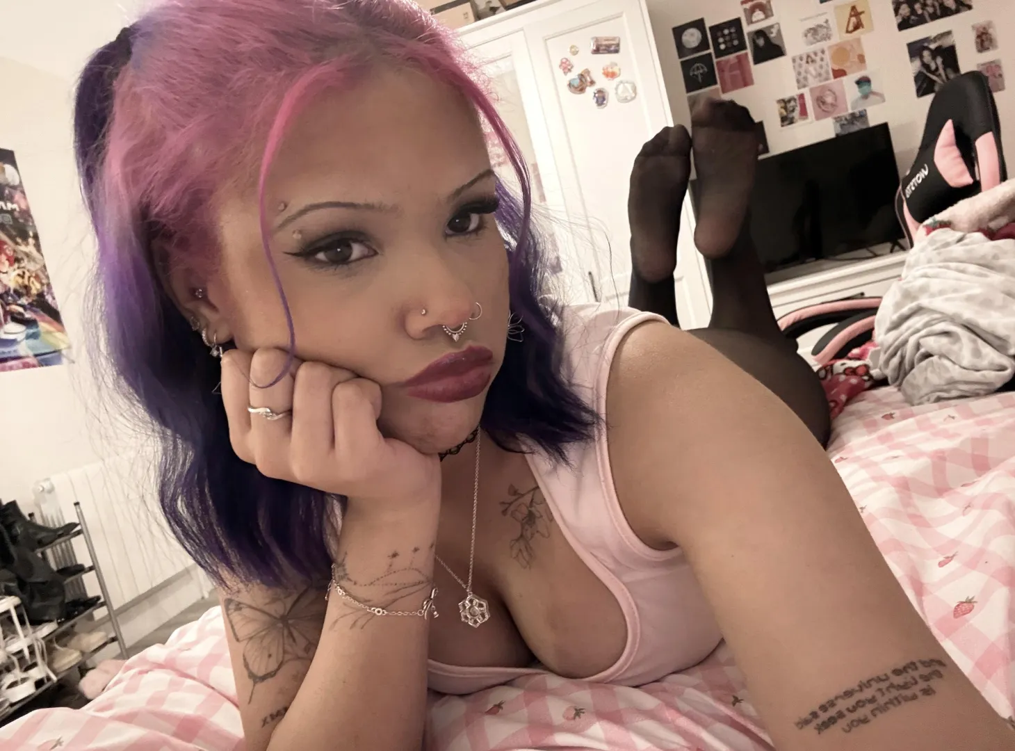pretty spoiled brats trigger you so bad  first u start spiraling deeper for me and then you can’t stop sending ‍ posted by 4ngeldolli
