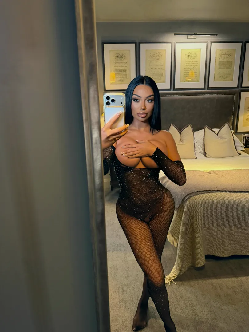 Promise to cover my lips with your juices posted by Master-Ad6915