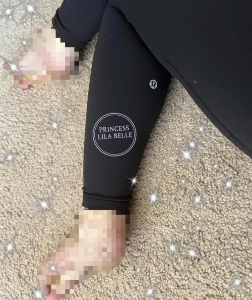 Prove to Princess you know where to kneel.  by lavenderlilabelle