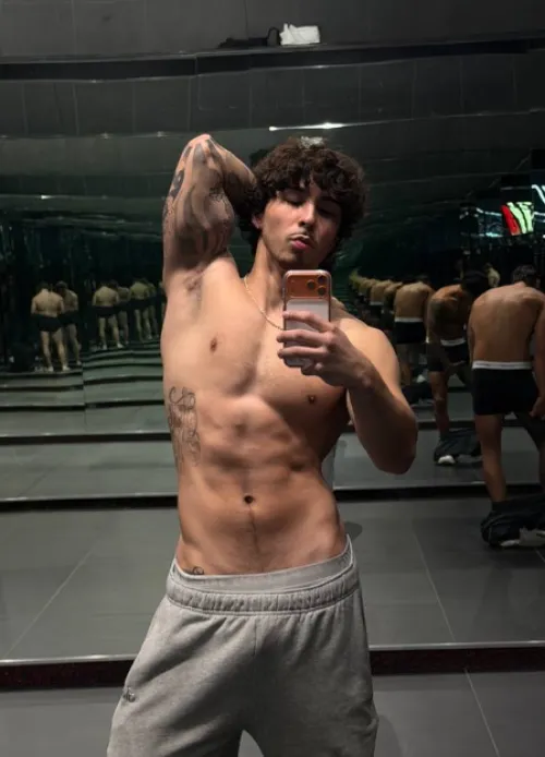 Pumped and flexed by thejordank1ng