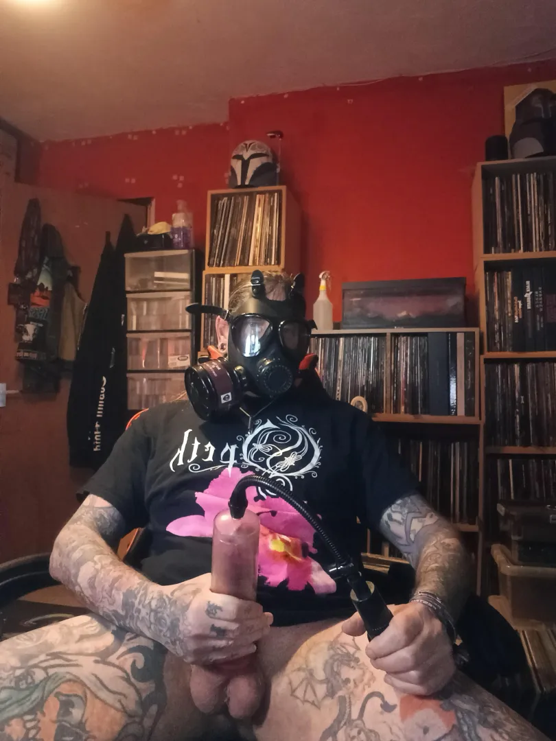 Pumping and metal  posted by bi-older-guy