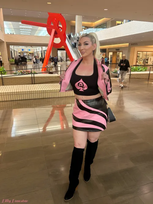 QOS Barbie spotted at the mall by QOShotwifeDFW