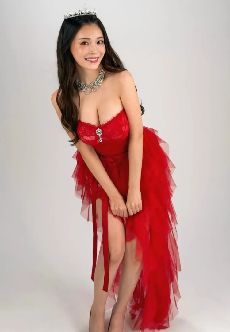 Queen Mary posted by Most-Artichoke6184