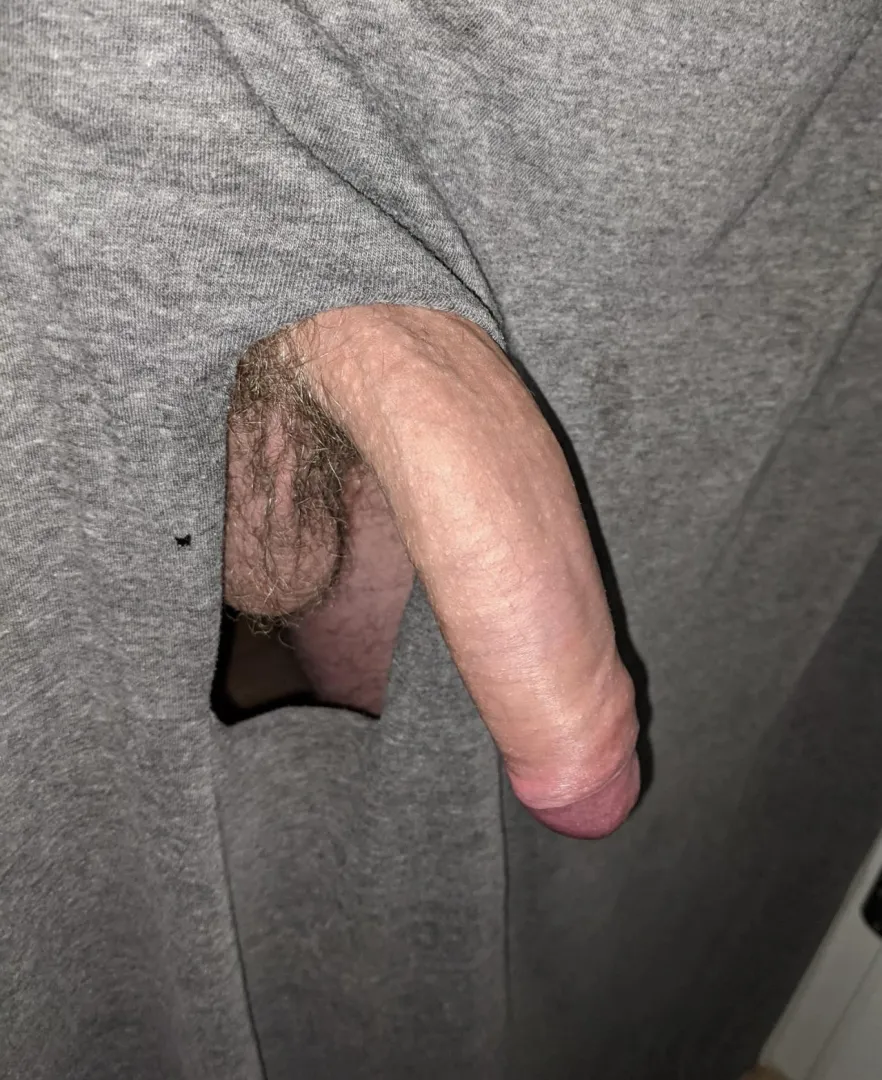 #QUEENS #T4M Gloryhole I will be hosting Str8/ Down Low men who need a discrete release while on my work trip from 3/6-3/16. Please be hung , inshape , and hairy preferred. Pics required for meet! posted by gigitrans996