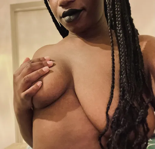 Qui a envie d’un boobjob?  by Raven_licious