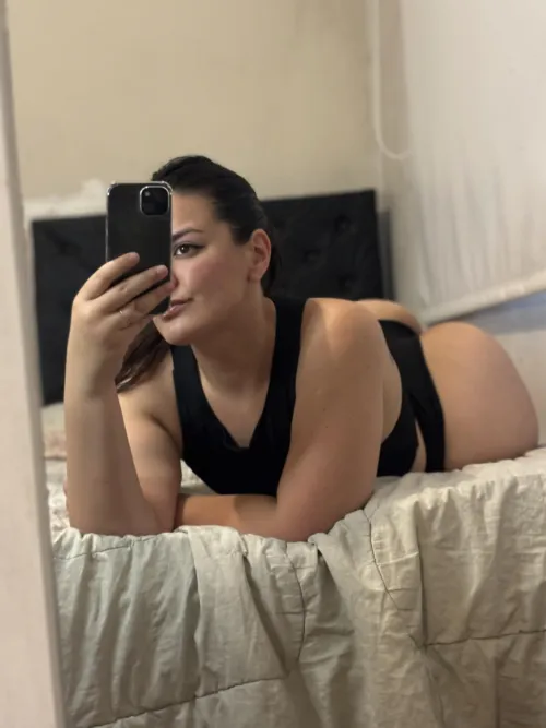 Qui veut me donner des frissons sur les fesses ?  by Petitenatureee062