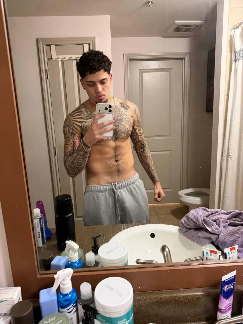 Quick bathroom selfie posted by theprmissile