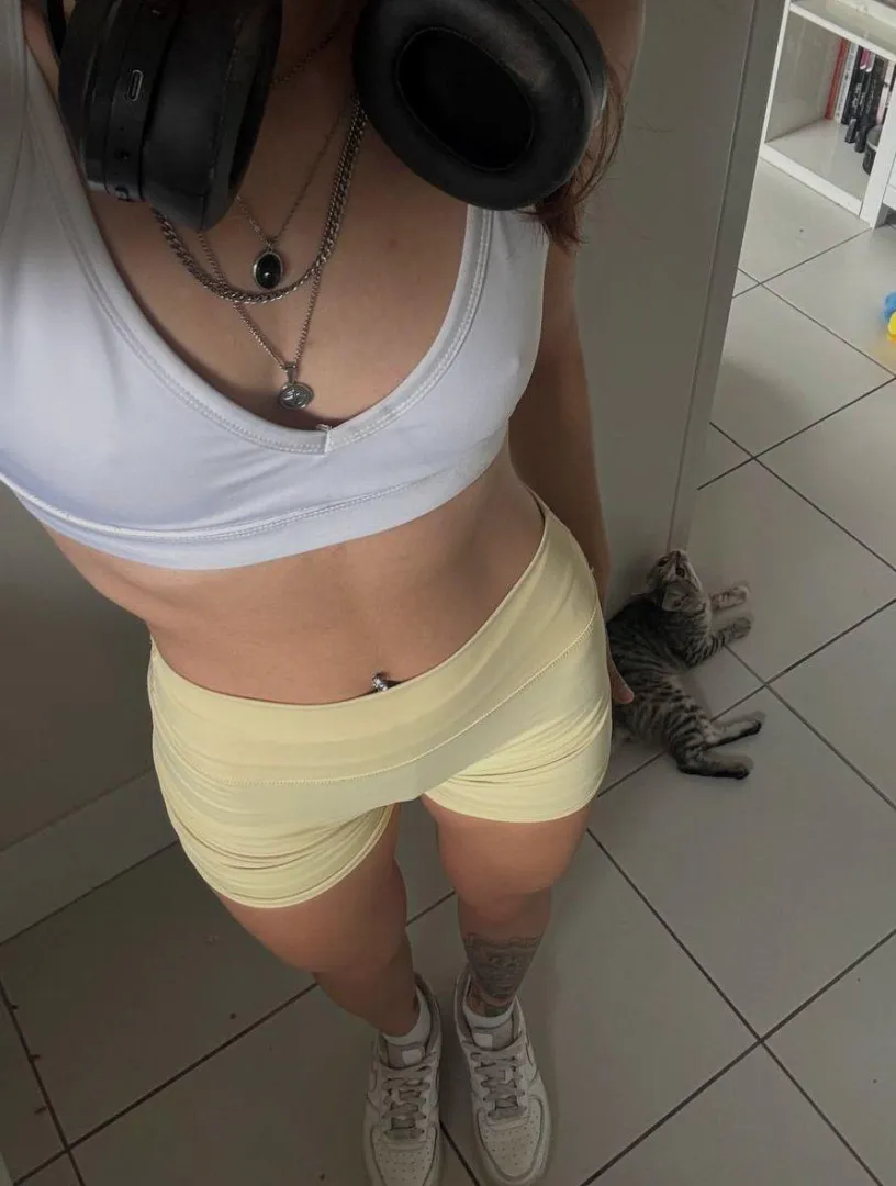 Quick check-in. Hot or just comfy? posted by phantom_sassy