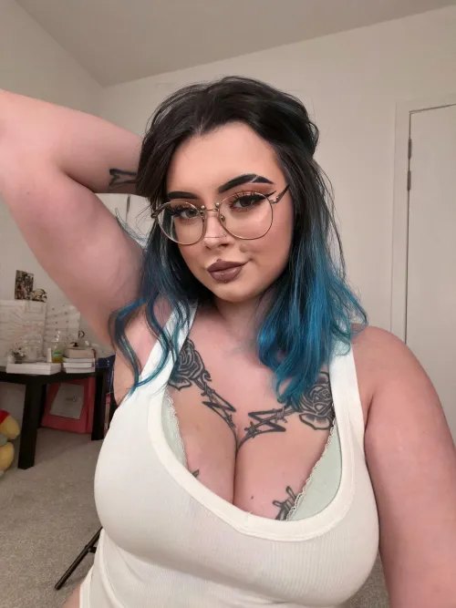 Quick selfie because I liked my makeup by pastelxwh0re