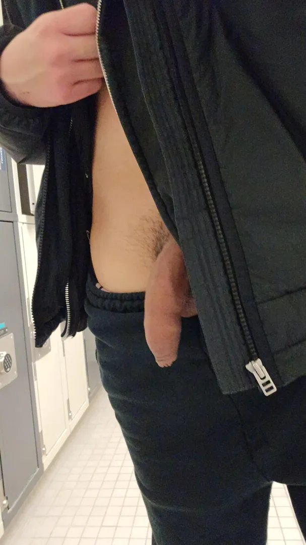 Quick snap at the pool posted by Winter-Deal-4201