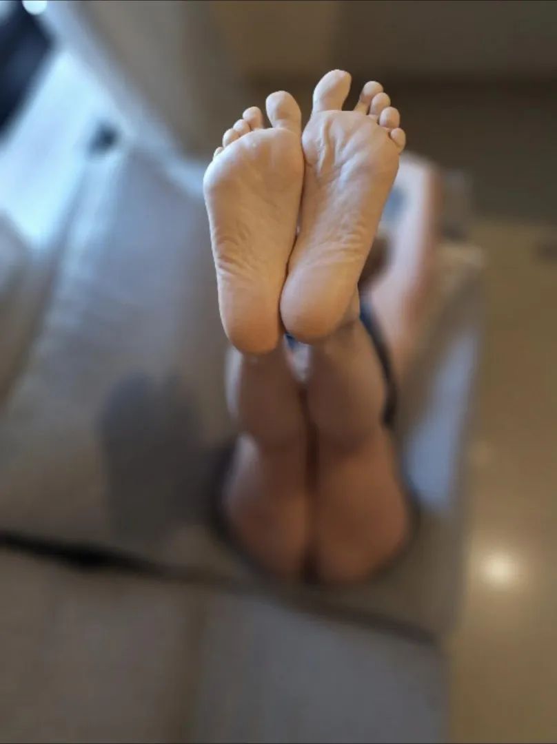 Quiero tu lengua en mis dedos de los pies. posted by princess22latin