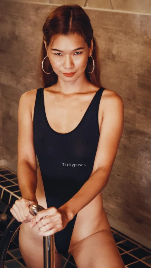 Quiet moment in black by Tickyposes