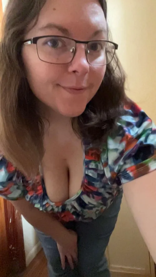 Quite distracting I’d say! by bigwhorewife