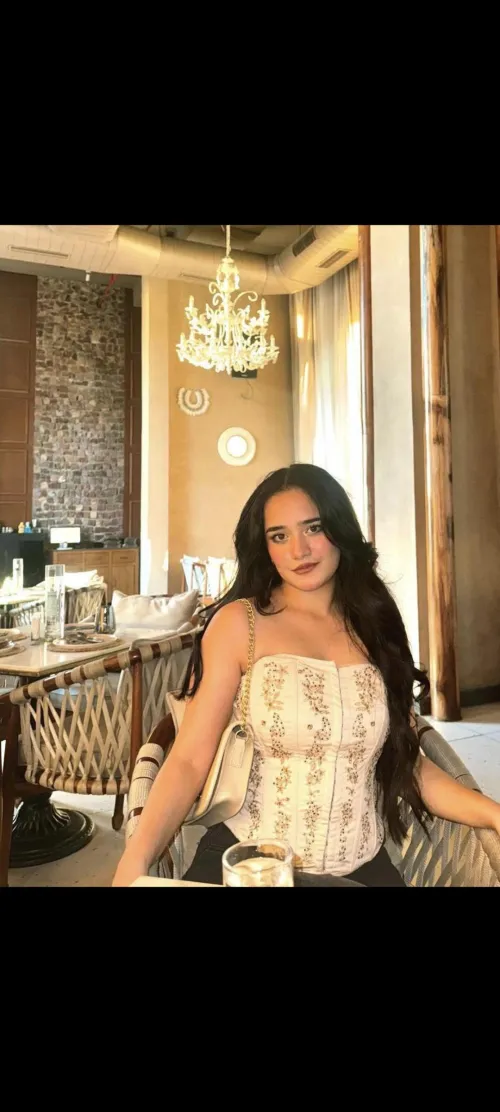 Rain + Gurgaon + good chemistry sounds like a perfect plan. If meeating someone new sounds tempting, let's not overthink it. if you are in gurgaon and want to flirt with fate, DM me . by MidnightCipher44